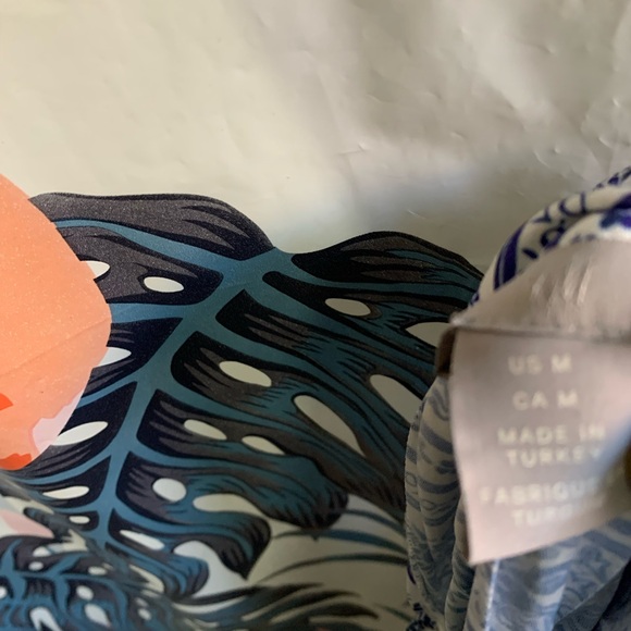 🔥5/$25 H&M Top Sz M (will fit up to a XL) - Picture 6 of 7